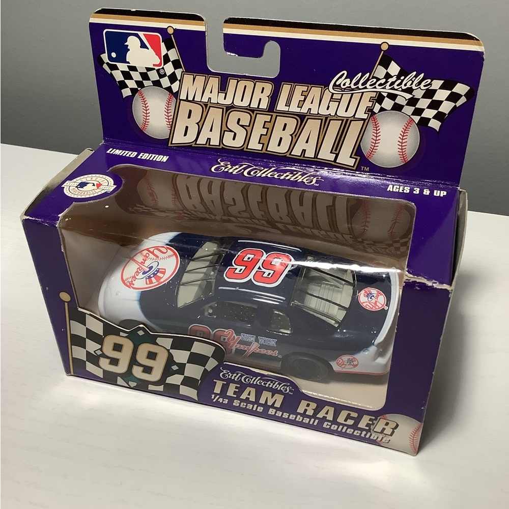 New York Yankees 1999 Ertl Collectible Diecast